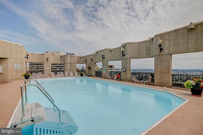 Building Photo - 2028 Walnut St