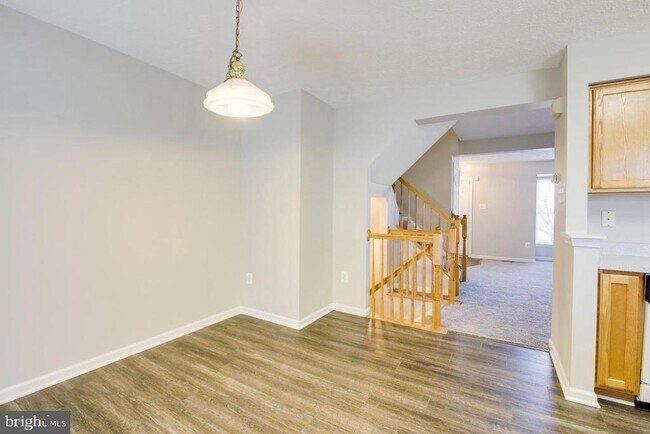 Building Photo - 9307 Vanguard Ct