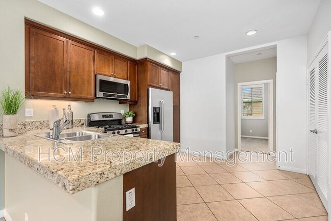 Building Photo - 315 Silk Tree