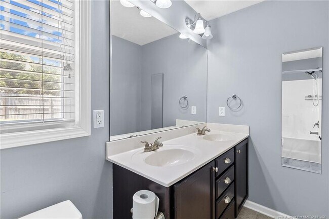 Building Photo - 44 Schoomaker Ct