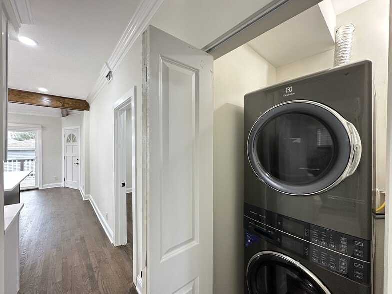 Building Photo - 2317 N Keeler Ave