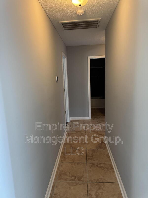 Building Photo - 211 Hamilton Place Rd