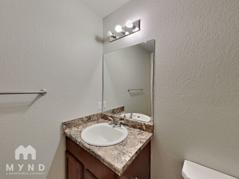 Building Photo - 936 Pinehurst Loop
