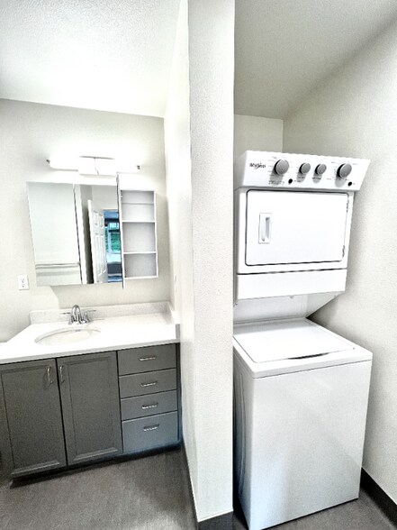 Building Photo - 2330 Yakima Ct