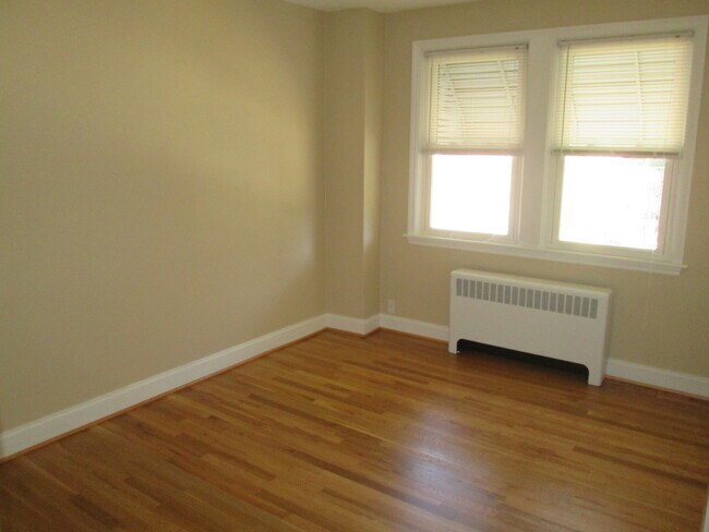 Building Photo - Updated 3 BR Townhome - North Hampden!