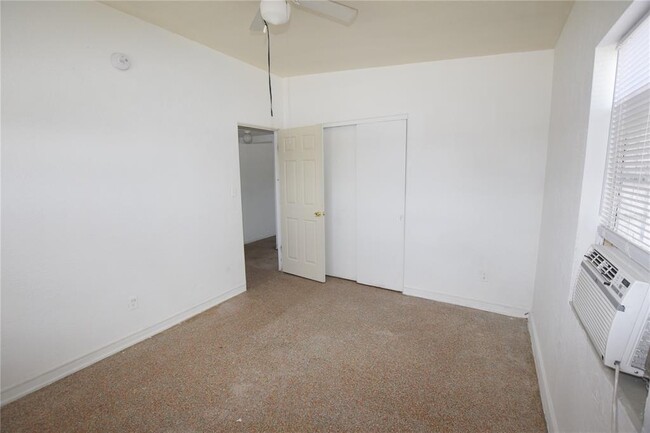 Building Photo - 102 W Lancaster Rd