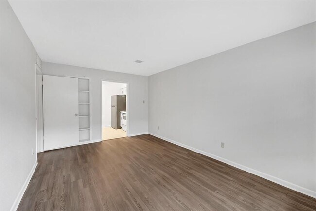 Building Photo - 845 Augusta Dr