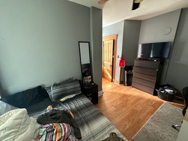 Building Photo - Clifton 6 Bedroom House Available