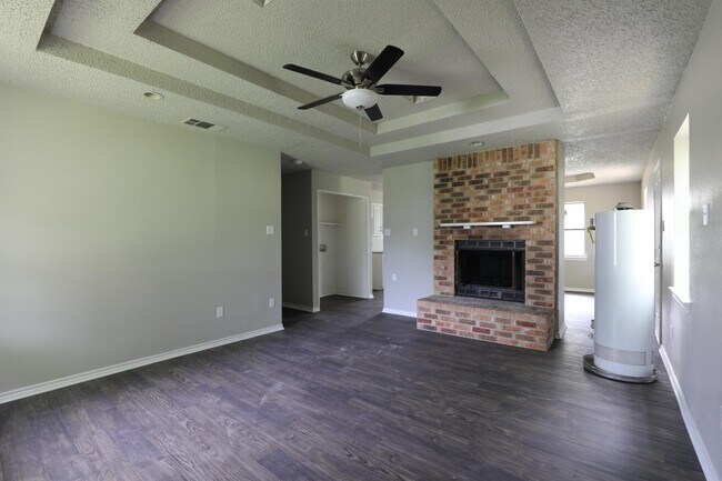 Building Photo - 811 Clyde St