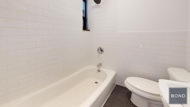 Building Photo - 335 E 92nd St