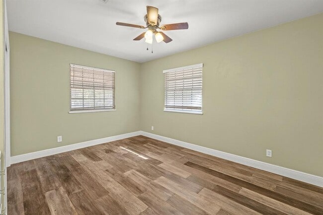 Building Photo - 2326 Hartford Rd