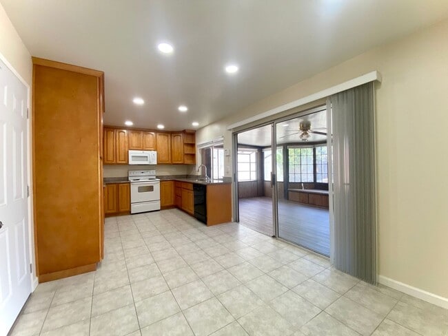 Building Photo - 3-bedroom home located in Union City! – wi...
