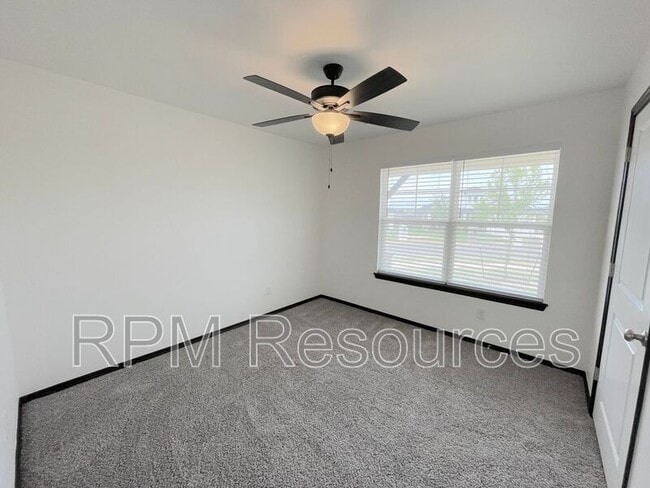 Building Photo - 702 Midland Valley St