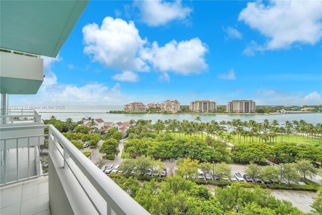 Building Photo - 400 South Pointe Dr