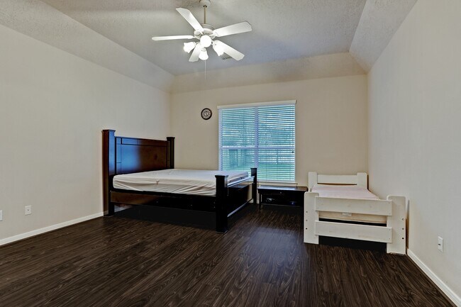 Building Photo - 2181 Brittany Colony Dr