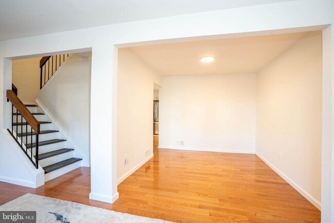 Building Photo - 5 Balamor Ln