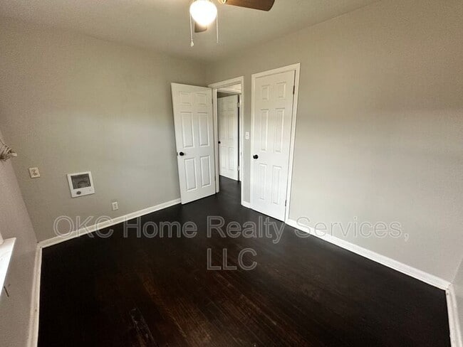 Building Photo - 3117 N Lindsay Ave