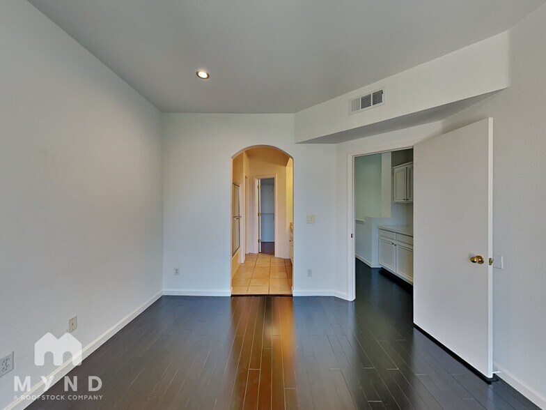Building Photo - 1058 Niguel Ln
