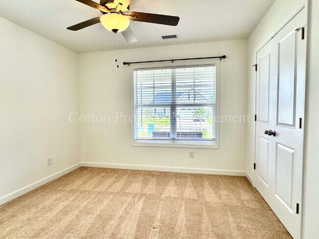 Building Photo - 5283 Vespar Ct