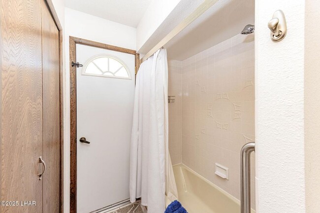 Building Photo - 3713 Mission Dr S