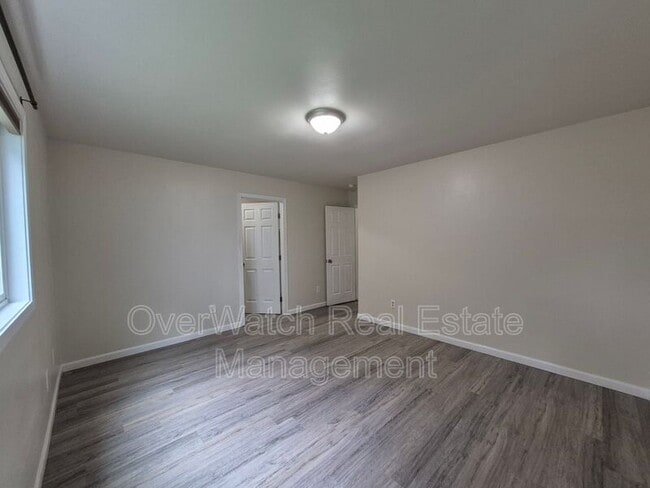 Building Photo - 250 Oklahoma St