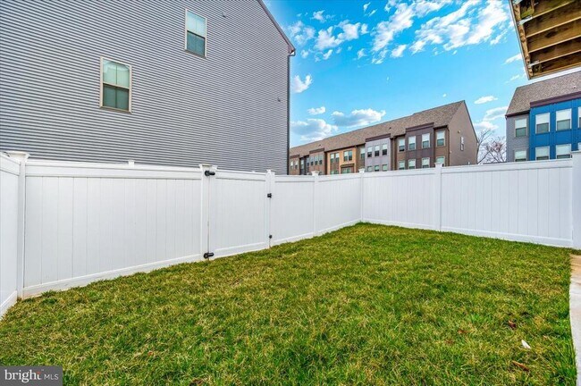 Building Photo - 45366 Daveno Square