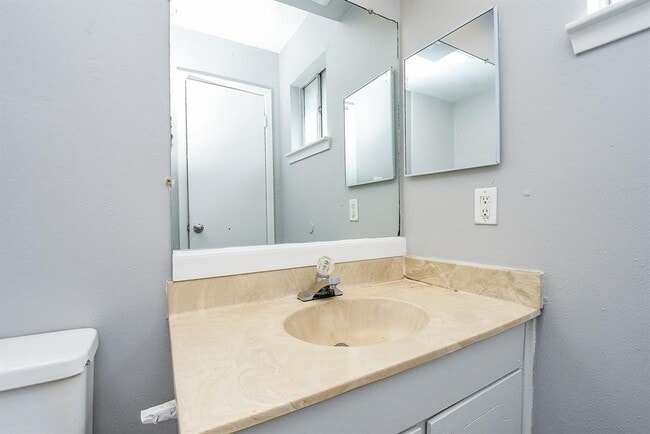 Building Photo - 23114 Newgate Dr