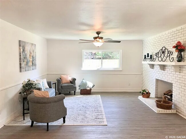 Building Photo - Modern Comfort Meets Classic Charm – Spacious Alachua Rental