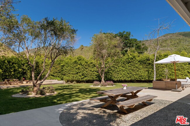 Building Photo - 6202 Frondosa Dr