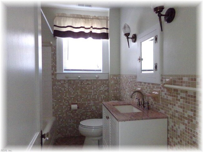 Building Photo - 106 Algonquin Rd