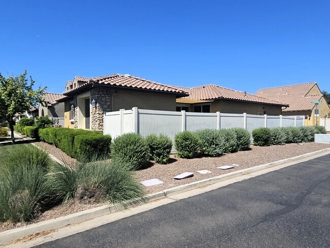 Building Photo - MOVE-IN READY HOME IN COOLEY STATION!