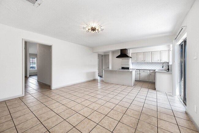 Building Photo - 10230 Trade Winds Dr