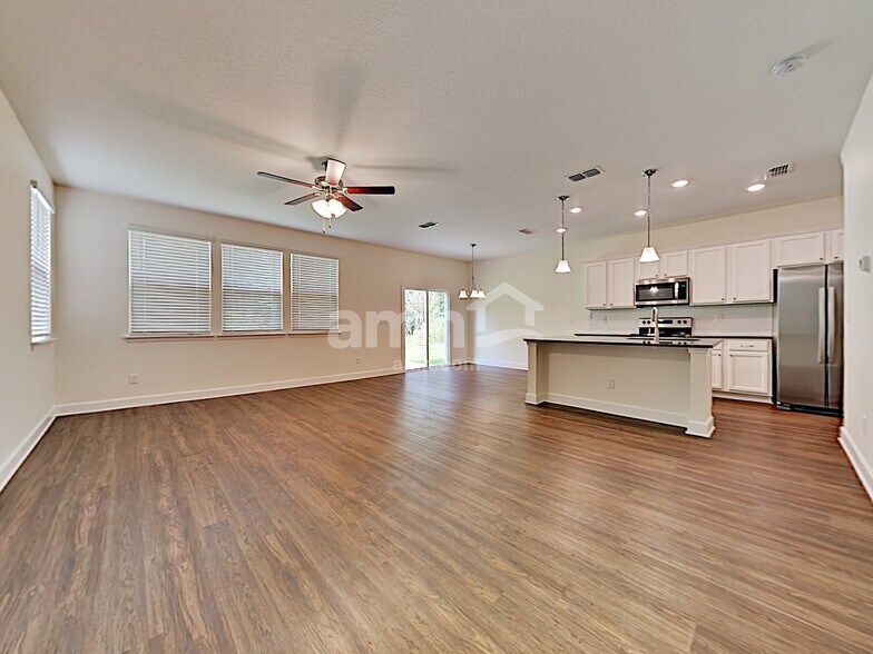 Building Photo - 8632 Highfield Ave