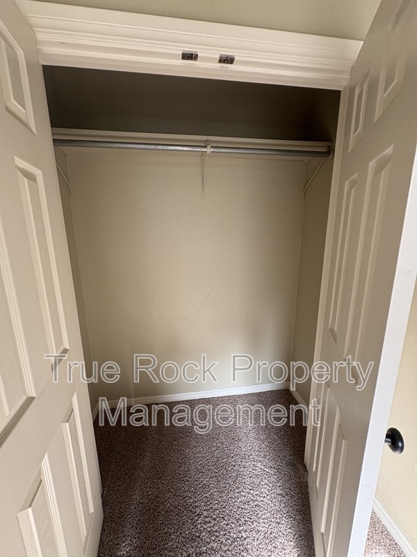 Building Photo - 817 Cypress Dr