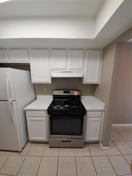 Building Photo - 9008 Sanger Dr