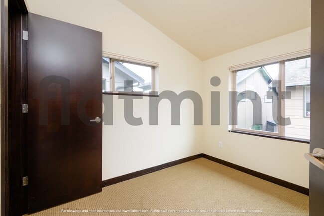 Building Photo - 1512 44th Ave SW