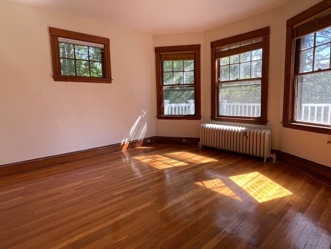 Building Photo - 111 Russett Rd