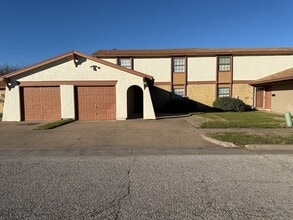 Building Photo - 1021 Pleasant Valley Ln