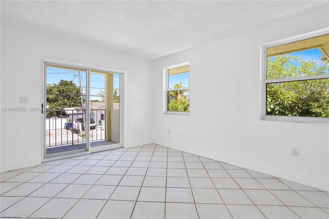 Building Photo - 3524 NW 4th Terrace