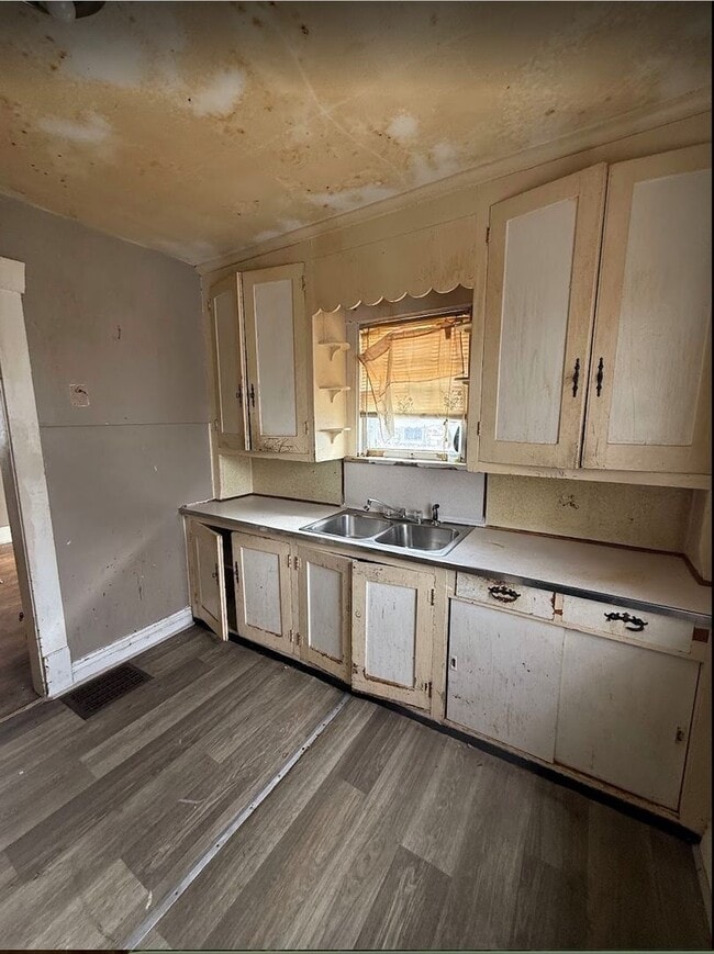 Building Photo - RENT TO OWN / ALQUILER CON OPCIÓN A COMPRA / HANDYMAN SPECIAL / ESPECIAL PARA MANITAS