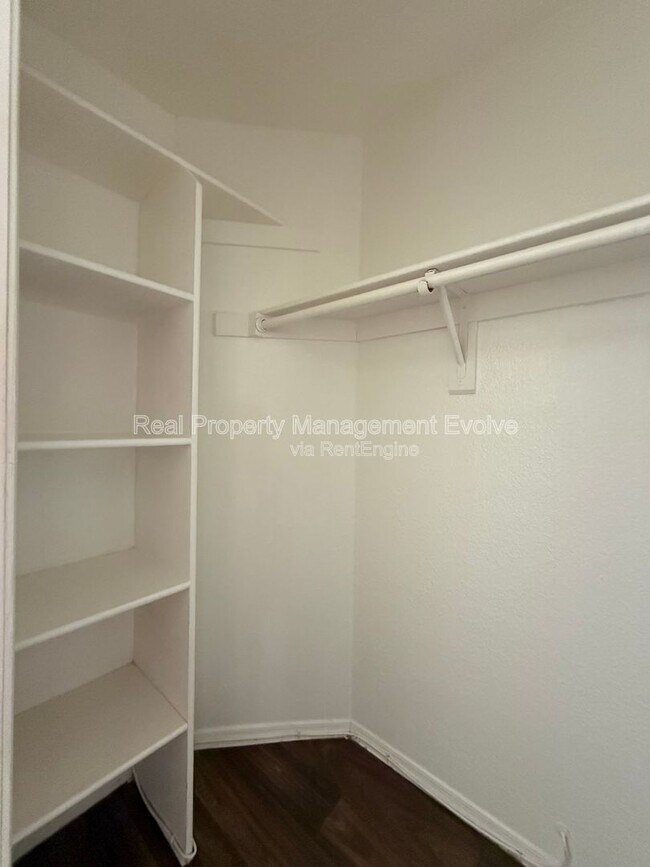 Building Photo - 455 S Mesa Dr