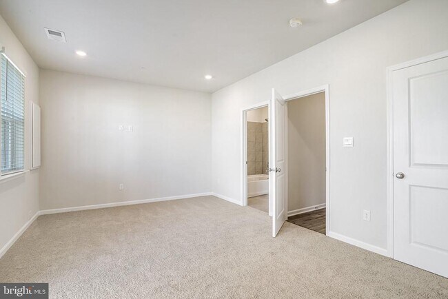 Building Photo - 421 Ensemble Wy