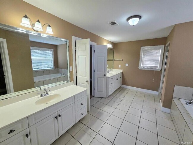 Building Photo - 9354 Wrens Way