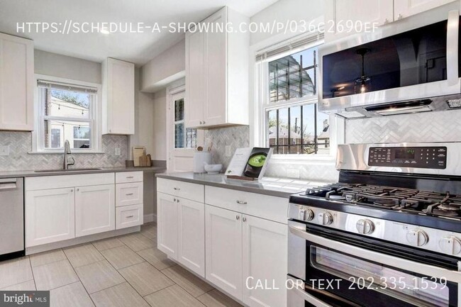Building Photo - 1509 Channing St NE