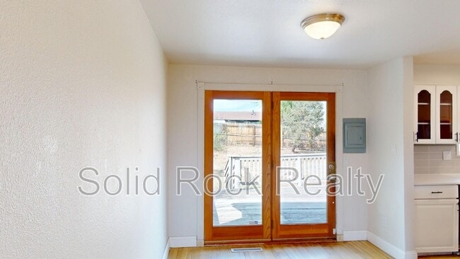 Building Photo - 3660 Brentwood Terrace