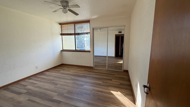 Building Photo - 2 Bedroom 1.5 Bath Townhome - Grand Oaks C...