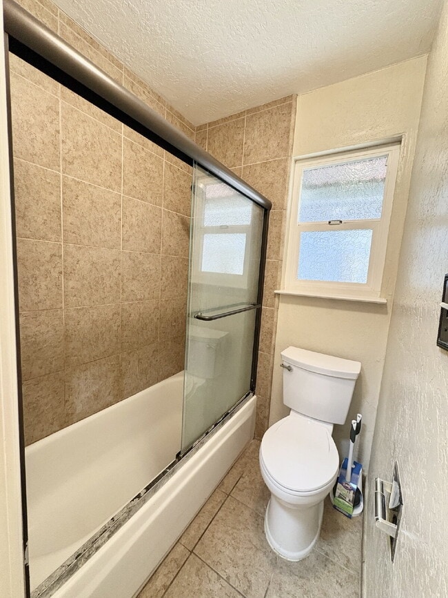 Building Photo - Charming 4-Bed by the Lake in Morgan Hill