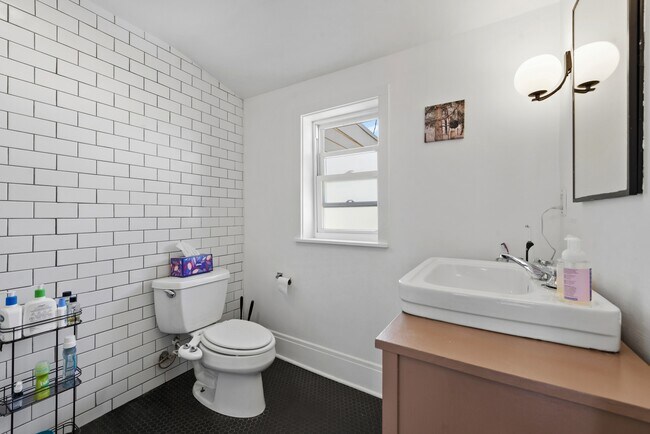 Building Photo - 2209 Duker Ct