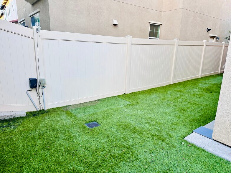 Building Photo - 15770 Myrtlewood Ave