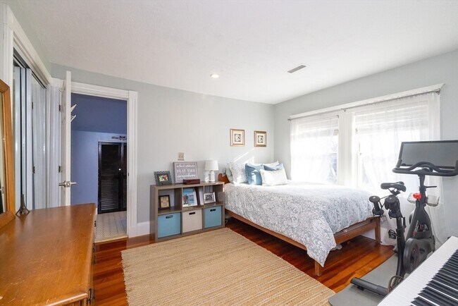 Building Photo - 345 Ashmont St